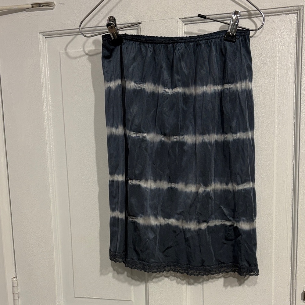Funky grey tied die slip skirt